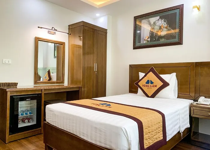 Tùng Lâm Hotel *