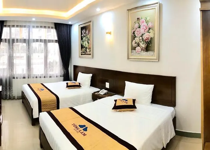 Tùng Lâm Hạ Long