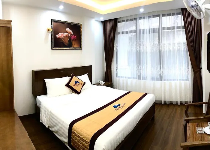 Tùng Lâm Hotel *